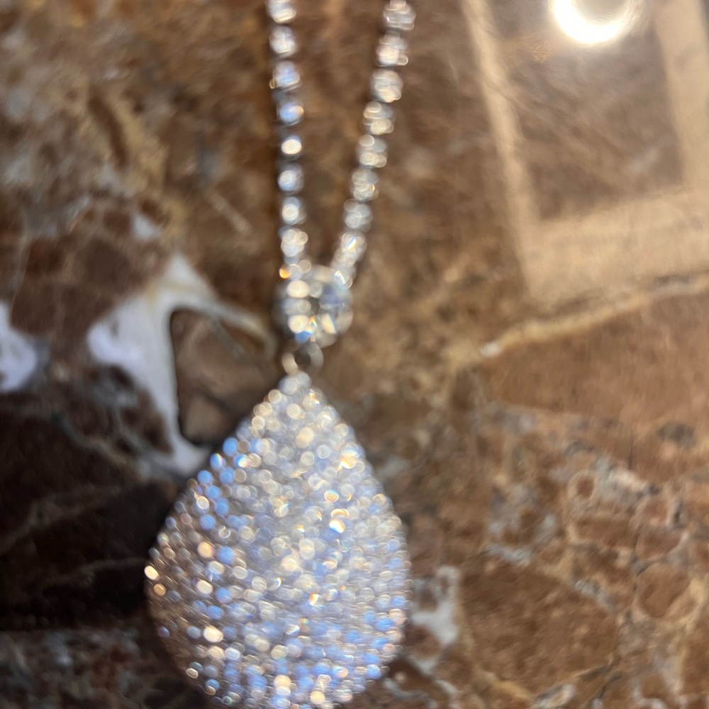 Elegant Silver Pendant Necklace